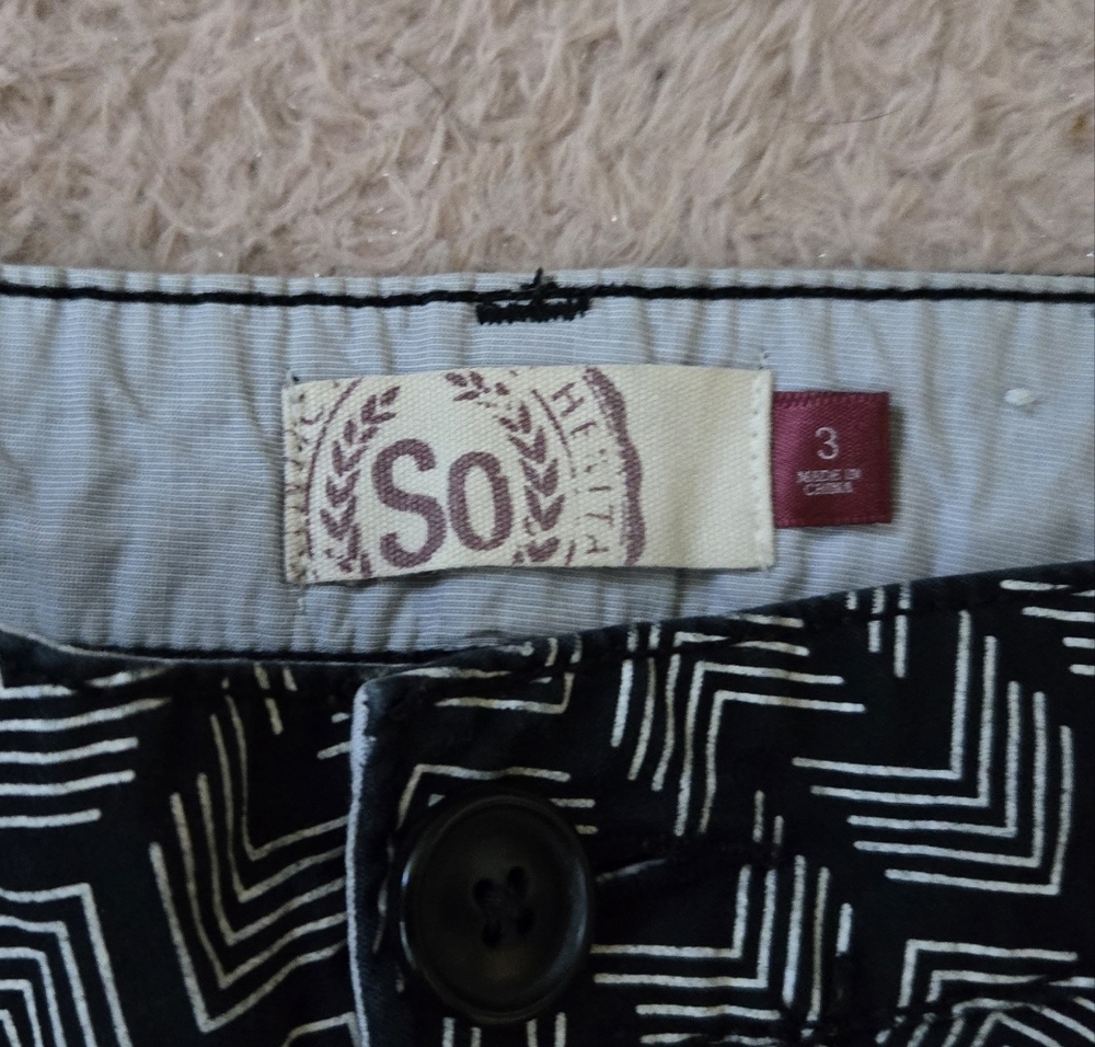 *3/$20 SO Women's Chevron Shorts - Black and White - Picture 2 of 3